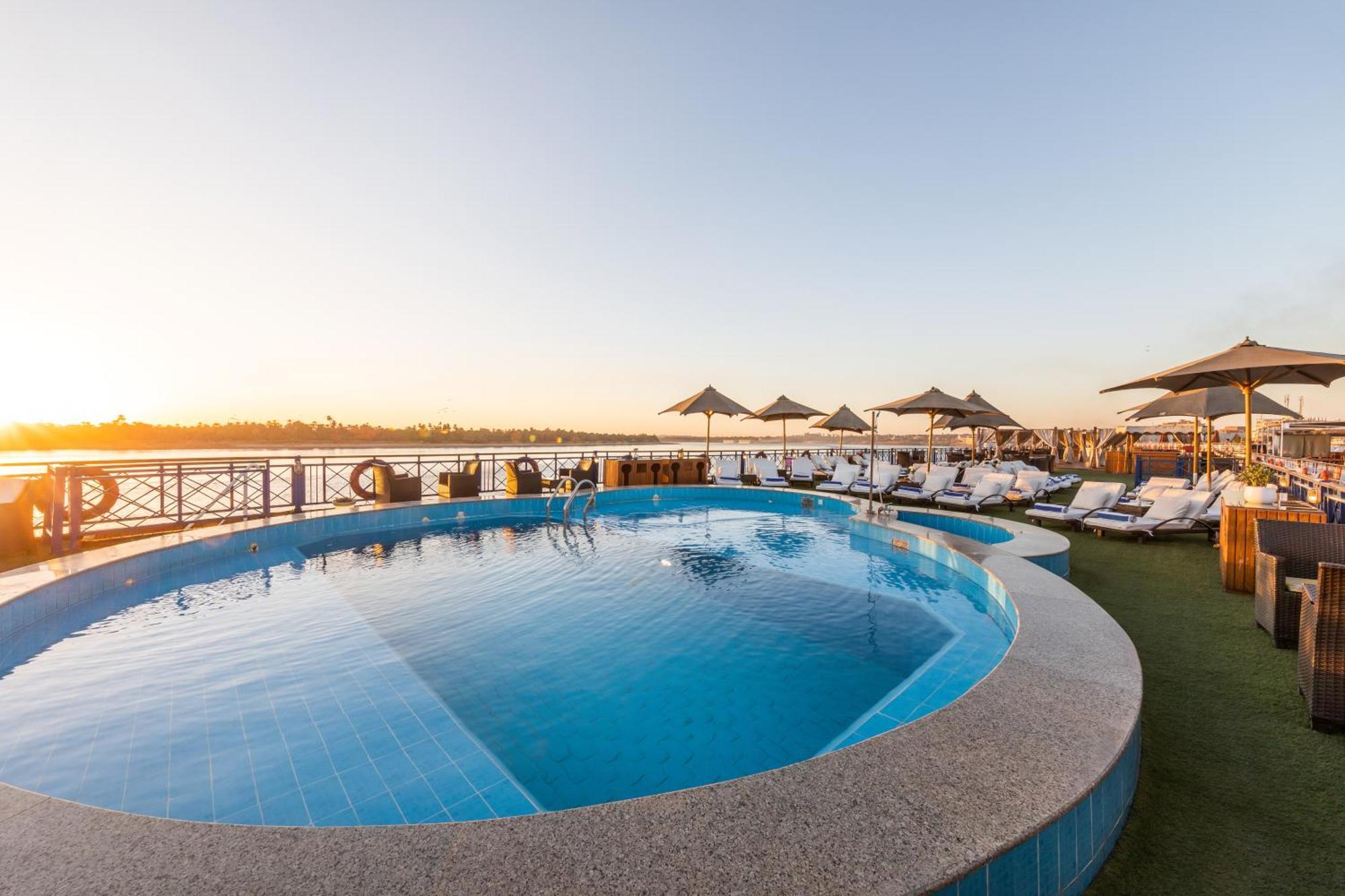 M/S Esmeralda Nile Cruise - 4 Or 7 Nights From Luxor Each Monday And 03 Nights From Aswan Each Friday المظهر الخارجي الصورة