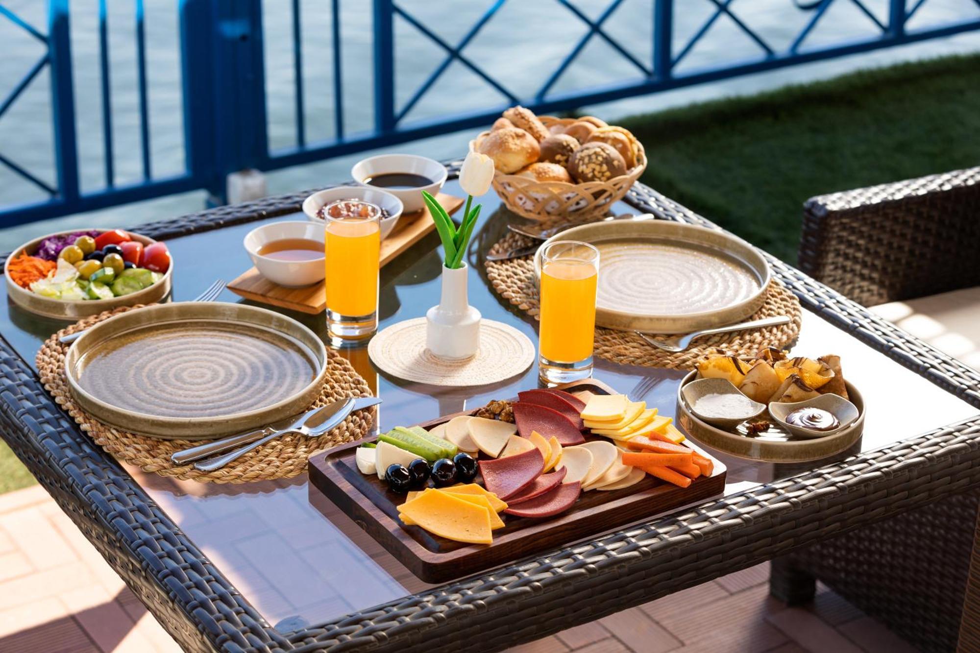 M/S Esmeralda Nile Cruise - 4 Or 7 Nights From Luxor Each Monday And 03 Nights From Aswan Each Friday المظهر الخارجي الصورة